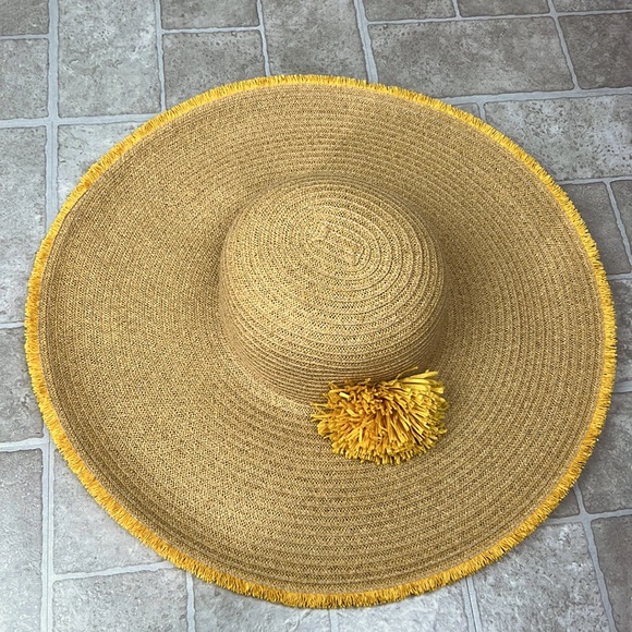 NINE WEST Braided Large Wide Brim Hat with Paper yellow Flower ๐ผ & yellow trim - Picture 1 of 12